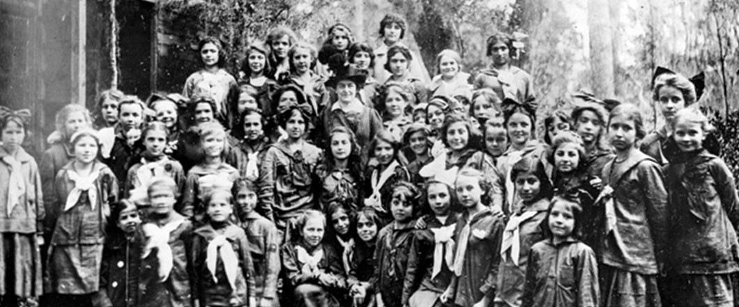 Girl Scouts Founder Juliette Gordon Low with Girl Scouts in 1913