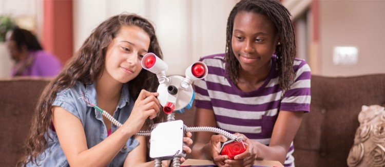 girls making a robot